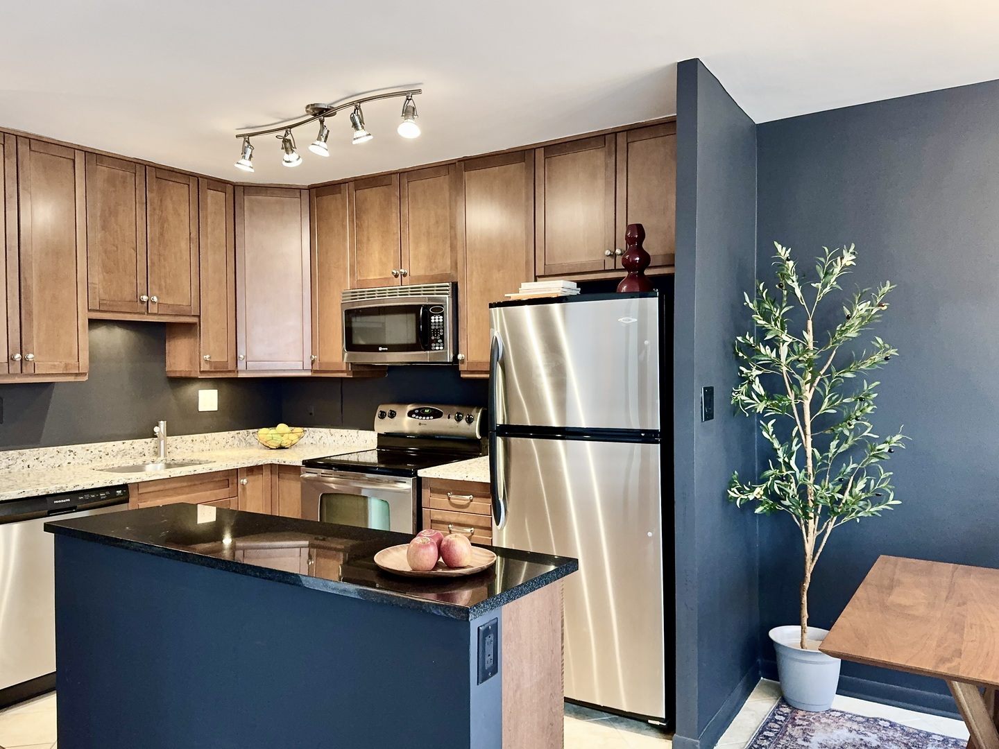 360 W Wellington Avenue 15D