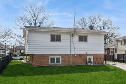 Tiny photo for 838 S Saylor Avenue, Elmhurst, IL 60126 (MLS # 12607576)