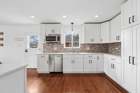 Tiny photo for 838 S Saylor Avenue, Elmhurst, IL 60126 (MLS # 12607576)