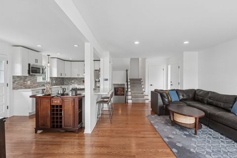 Tiny photo for 838 S Saylor Avenue, Elmhurst, IL 60126 (MLS # 12607576)