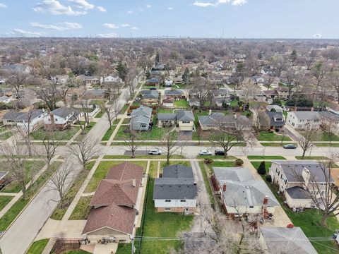 Tiny photo for 838 S Saylor Avenue, Elmhurst, IL 60126 (MLS # 12607576)