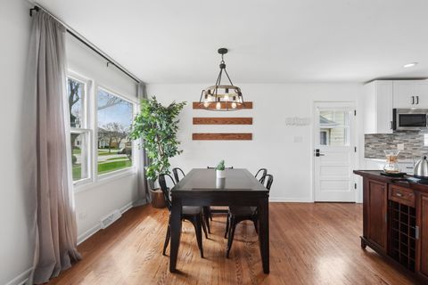 Tiny photo for 838 S Saylor Avenue, Elmhurst, IL 60126 (MLS # 12607576)