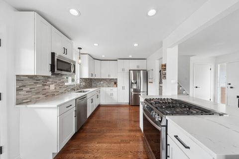 Tiny photo for 838 S Saylor Avenue, Elmhurst, IL 60126 (MLS # 12607576)