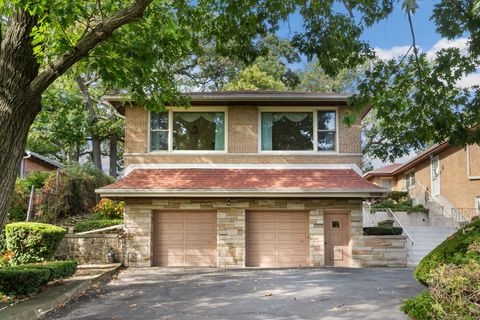Photo of 10606 S Longwood Drive, Chicago, IL 60643 (MLS # 12492447)