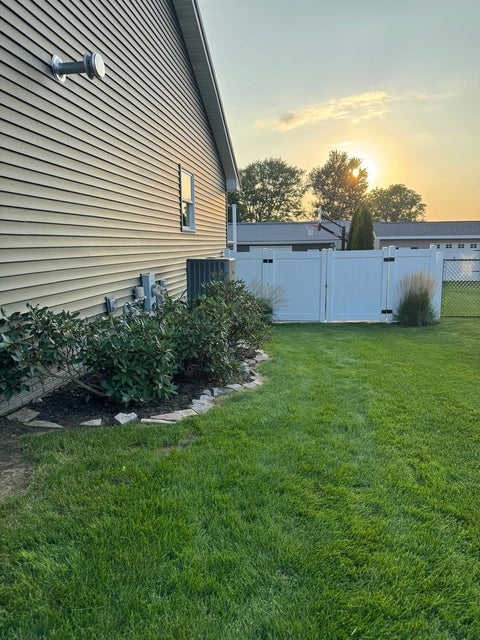 Tiny photo for 500 River King Road, Clinton, IA 52732 (MLS # 12744317)