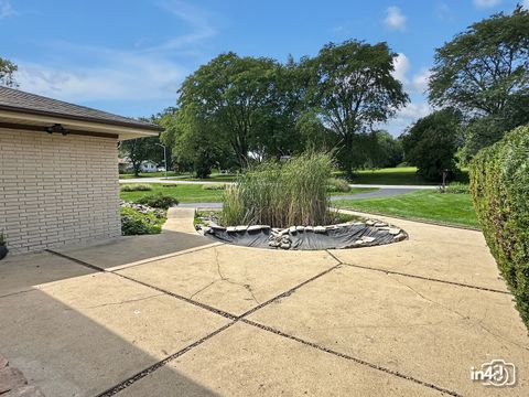 Tiny photo for 124 E Monterey Avenue, Schaumburg, IL 60193 (MLS # 12332029)