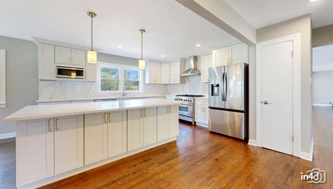 Tiny photo for 124 E Monterey Avenue, Schaumburg, IL 60193 (MLS # 12332029)