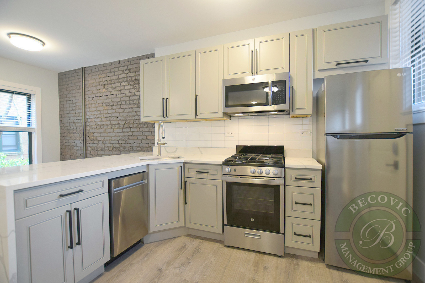 7742 N Eastlake Terrace 2W