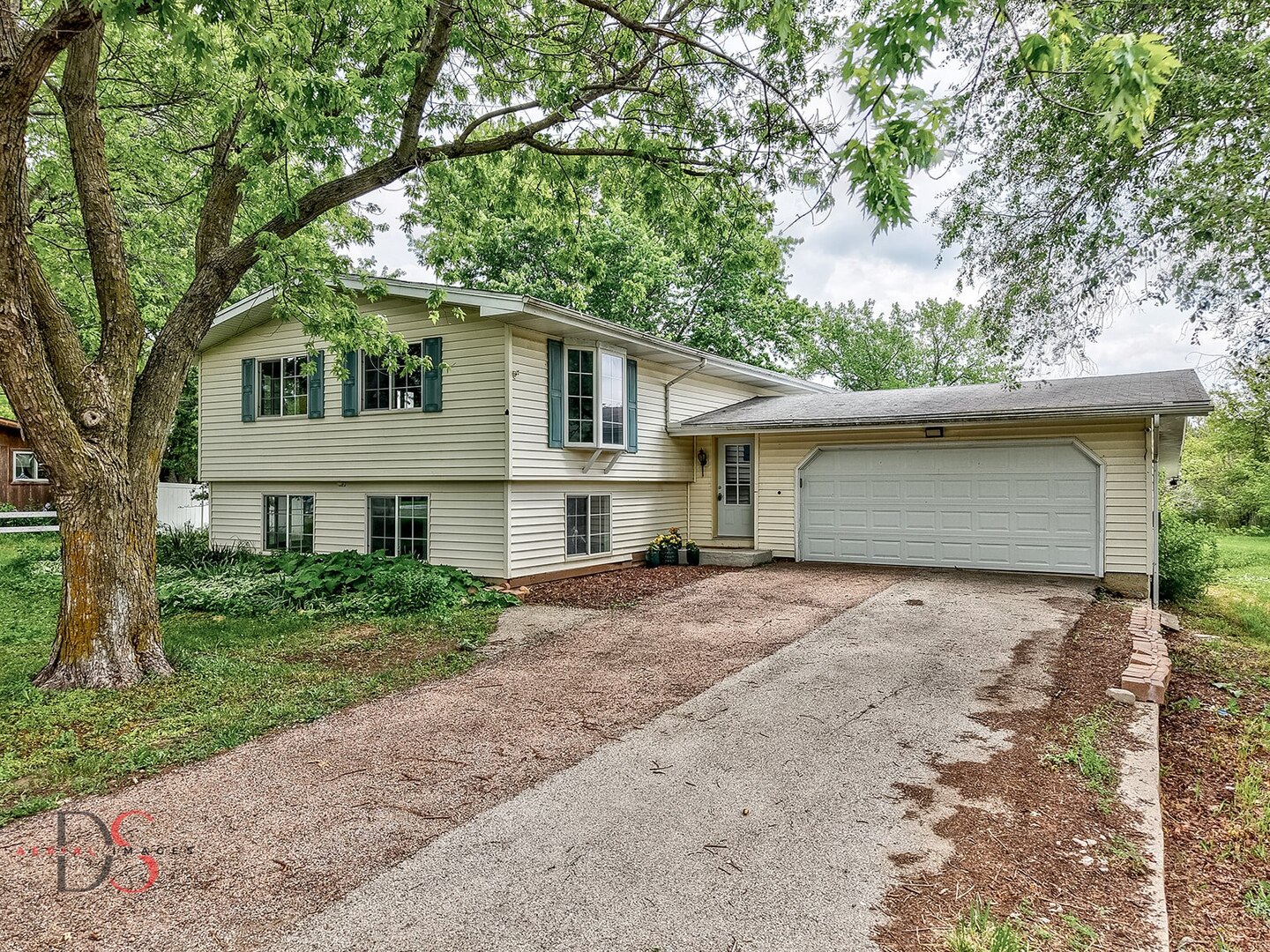 2420 E 2360th Road