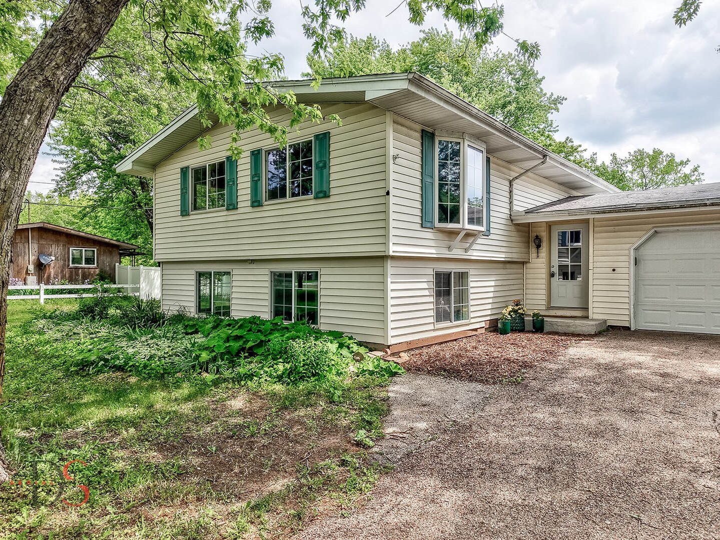2420 E 2360th Road