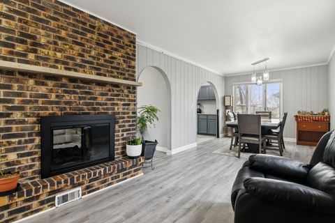 Tiny photo for 1625 Dennison Road, Hoffman Estates, IL 60169 (MLS # 12590293)