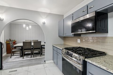 Tiny photo for 1625 Dennison Road, Hoffman Estates, IL 60169 (MLS # 12590293)