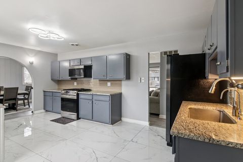 Tiny photo for 1625 Dennison Road, Hoffman Estates, IL 60169 (MLS # 12590293)