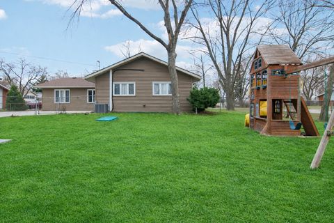 Tiny photo for 1625 Dennison Road, Hoffman Estates, IL 60169 (MLS # 12590293)