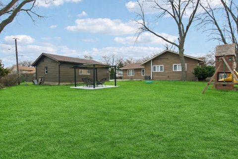 Tiny photo for 1625 Dennison Road, Hoffman Estates, IL 60169 (MLS # 12590293)