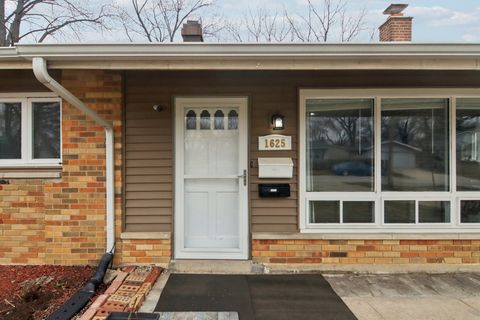Tiny photo for 1625 Dennison Road, Hoffman Estates, IL 60169 (MLS # 12590293)