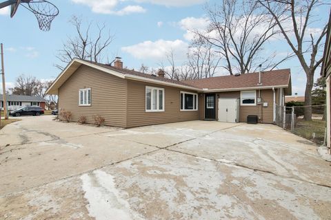 Tiny photo for 1625 Dennison Road, Hoffman Estates, IL 60169 (MLS # 12590293)