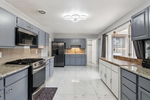 Tiny photo for 1625 Dennison Road, Hoffman Estates, IL 60169 (MLS # 12590293)