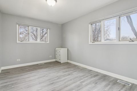 Tiny photo for 1625 Dennison Road, Hoffman Estates, IL 60169 (MLS # 12590293)