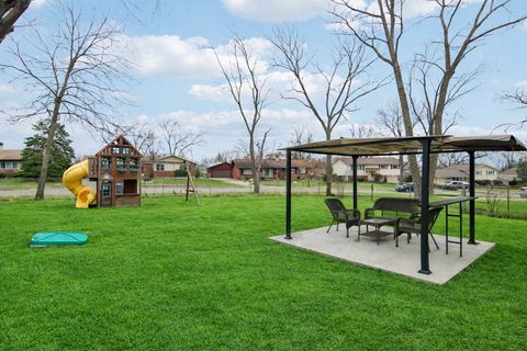 Tiny photo for 1625 Dennison Road, Hoffman Estates, IL 60169 (MLS # 12590293)