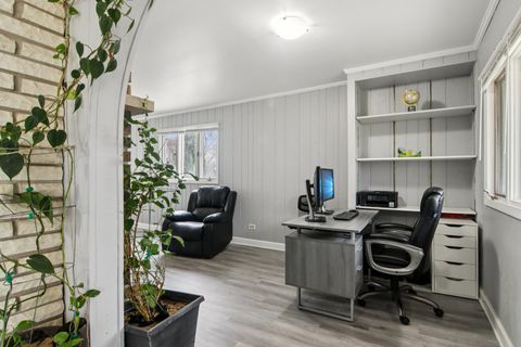 Tiny photo for 1625 Dennison Road, Hoffman Estates, IL 60169 (MLS # 12590293)