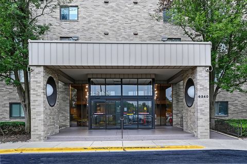 Photo of 6340 Americana Drive #414, Willowbrook, IL 60527 (MLS # 12633167)