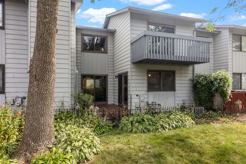 Tiny photo for 139 Windsor Drive #123, Vernon Hills, IL 60061 (MLS # 12465203)