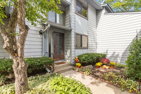 Photo of 139 Windsor Drive #123, Vernon Hills, IL 60061 (MLS # 12465203)