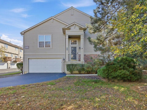 Photo of 961 Ellsworth Drive #2, Grayslake, IL 60030 (MLS # 12717293)