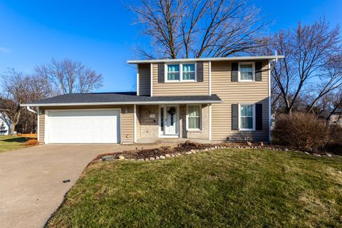 Photo of 3925 TANGLEFOOT Court, Bettendorf, IA 52722 (MLS # 12549213)