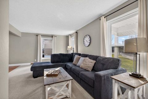 Tiny photo for 3925 TANGLEFOOT Court, Bettendorf, IA 52722 (MLS # 12549213)