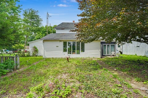 Tiny photo for 105 W Maple Street, Roberts, IL 60962 (MLS # 12702494)