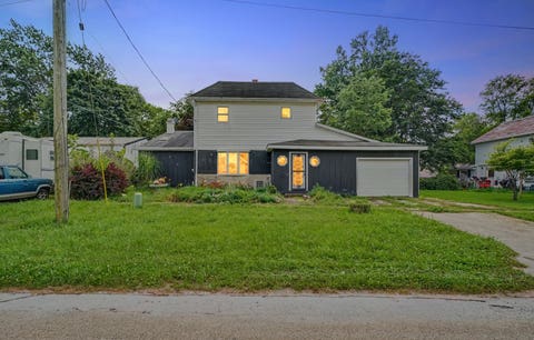 Photo of 105 W Maple Street, Roberts, IL 60962 (MLS # 12702494)