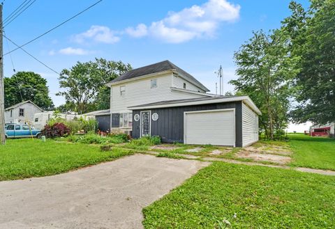 Tiny photo for 105 W Maple Street, Roberts, IL 60962 (MLS # 12702494)