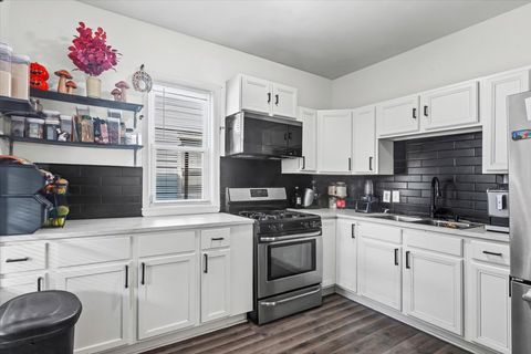 Tiny photo for 815 Oliver Avenue, Aurora, IL 60506 (MLS # 12460813)