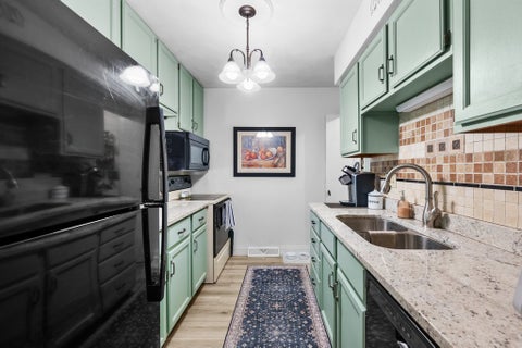 Tiny photo for 2809 12th Avenue #402, Rock Island, IL 61201 (MLS # 12760312)