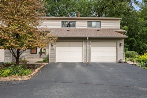 Photo of 2809 12th Avenue #402, Rock Island, IL 61201 (MLS # 12760312)