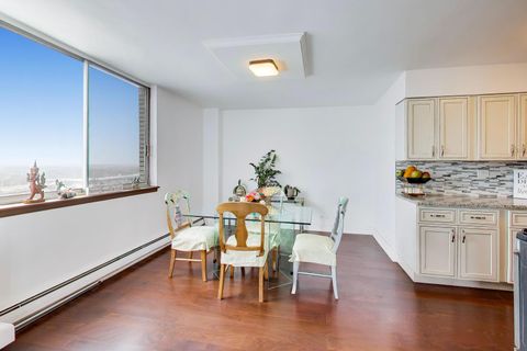 Tiny photo for 40 N Tower Road #16N, Oak Brook, IL 60523 (MLS # 12617054)