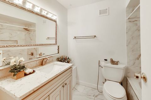 Tiny photo for 40 N Tower Road #16N, Oak Brook, IL 60523 (MLS # 12617054)