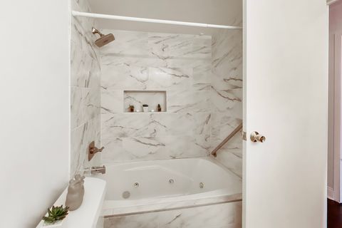 Tiny photo for 40 N Tower Road #16N, Oak Brook, IL 60523 (MLS # 12617054)