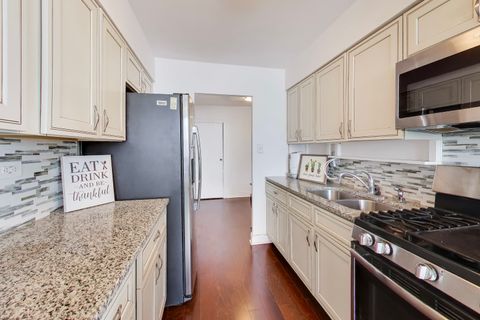 Tiny photo for 40 N Tower Road #16N, Oak Brook, IL 60523 (MLS # 12617054)