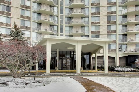 Tiny photo for 40 N Tower Road #16N, Oak Brook, IL 60523 (MLS # 12617054)