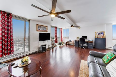 Tiny photo for 40 N Tower Road #16N, Oak Brook, IL 60523 (MLS # 12617054)