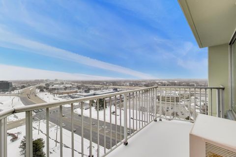 Tiny photo for 40 N Tower Road #16N, Oak Brook, IL 60523 (MLS # 12617054)