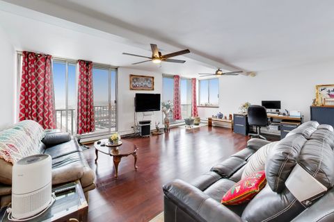 Tiny photo for 40 N Tower Road #16N, Oak Brook, IL 60523 (MLS # 12617054)