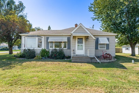 Photo of 27 Suburban Heights, Milan, IL 61264 (MLS # 12751450)