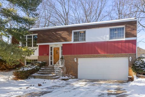 1922 Cambridge Lane Wheaton IL 60189