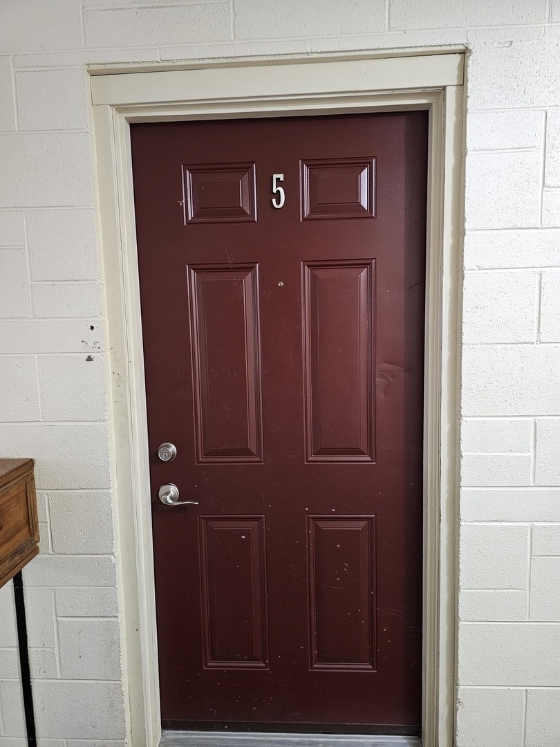 833 Village Quarter Road G5