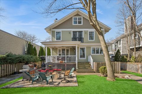 Tiny photo for 814 Park Avenue, Wilmette, IL 60091 (MLS # 12607115)