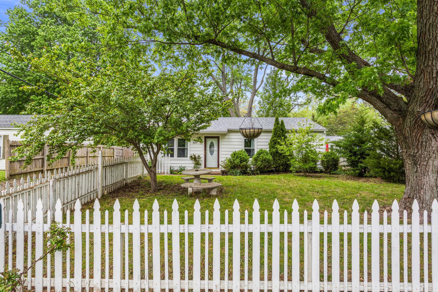 1619 Clover Lane